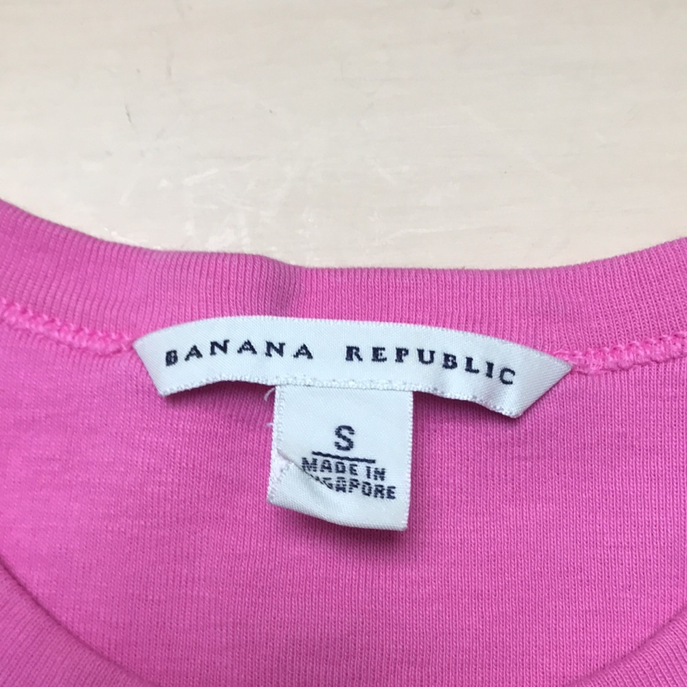 Vintage Banana Republic bubble gum pink t-shirt. good quality cotton.